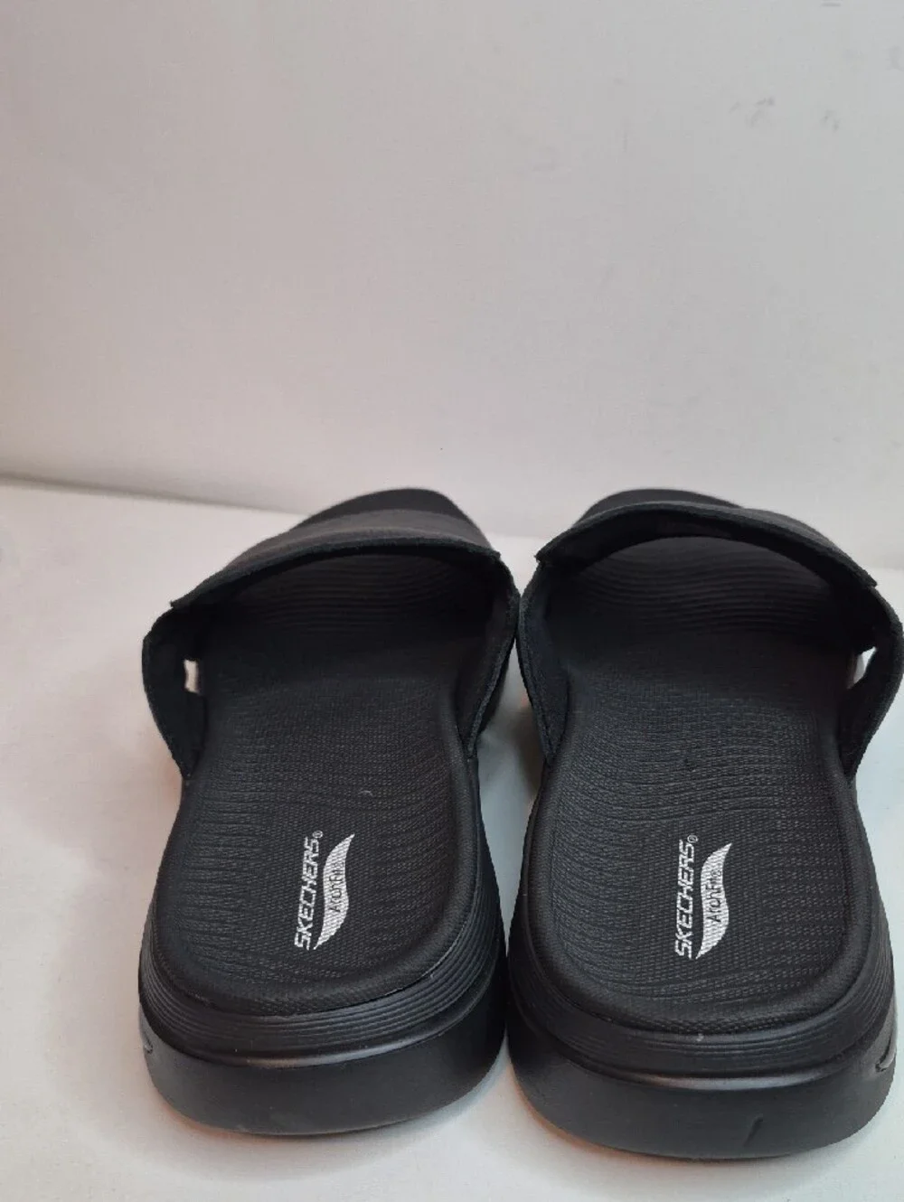 Skechers Men’s Black Arch Fit Slide Sandals Size 13